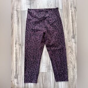 Zobha Cropped Cheetah Printed Athletic Leggings Yoga in Purple and Black Size L